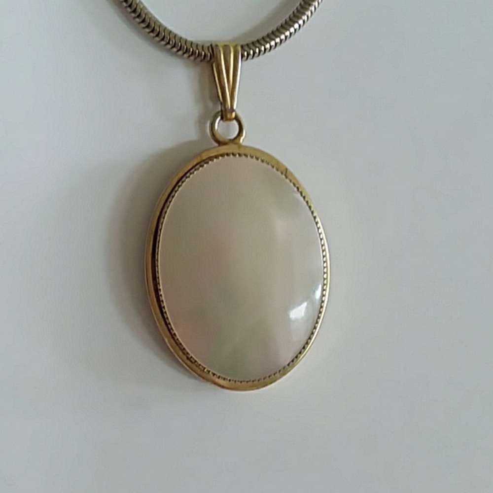 Vintage Mother of Pearl Necklace
